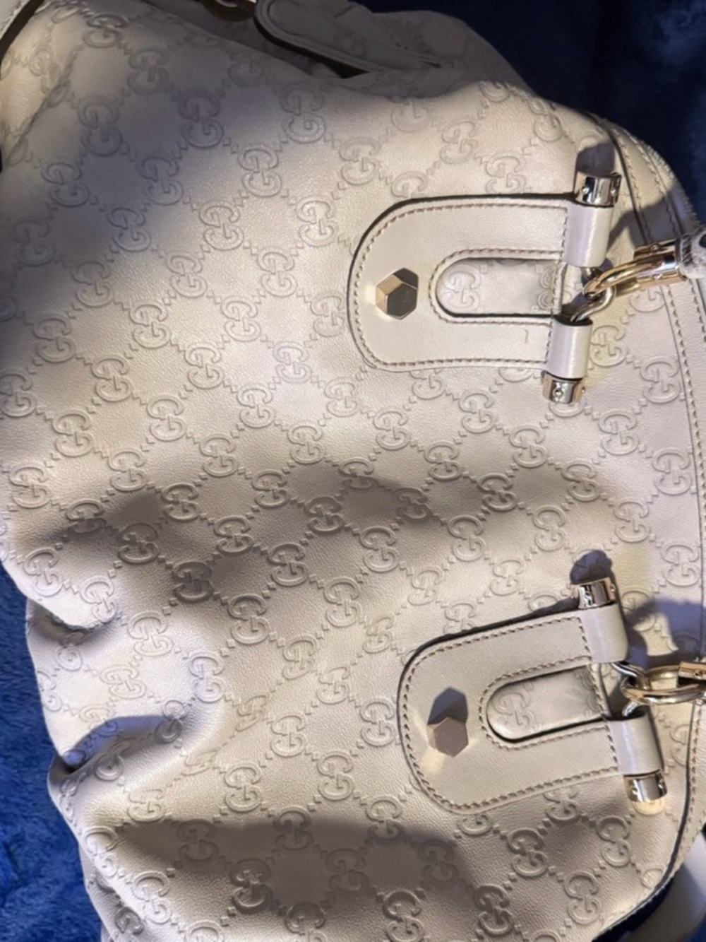 Gucci White/ beige Designer-Style Embossed Leather Shoulder Bag
